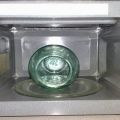 Kaip greitai sterilizuoti stiklainius mikrobangų krosnelėje, su vandeniu ir be jo