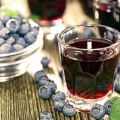 5 paprasti receptai, kaip gaminti mėlynių vyną namuose