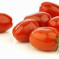 Produktivita, vlastnosti a opis odrody paradajok Červený kohút