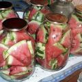 Skanūs greitų marinuotų arbūzų receptai žiemai stiklainiuose