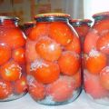 Receta para enlatar tomates en la nieve con ajo para el invierno.