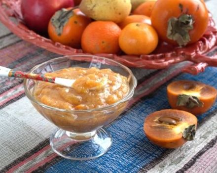 8 skaniausi receptai gaminant persimonų uogienes