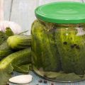 Recepten voor knapperige komkommers met wodka voor de winter in potjes onder een nylon gezouten deksel