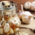 Läckra recept för att laga mat vitlök för vintern och lagringsregler