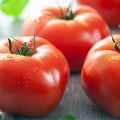 Pomidorų veislės „Braškių desertas“ charakteristikos ir aprašymas, derlius