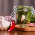 10 geriausių marinuotų agurkų su garstyčių sėklomis receptų žiemai, su sterilizavimu ir be jo
