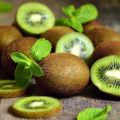 Fördelarna och skadorna av kiwi för människors hälsa och när det är bättre att äta frukt, kosmetologrecept