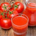 Receptet för att förbereda zucchini för vintern med tomatpuré och vitlök