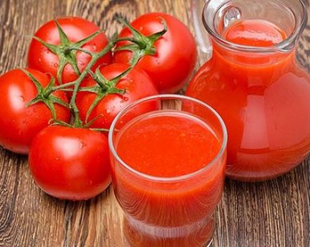 Het recept voor het bereiden van courgette voor de winter met tomatenpuree en knoflook