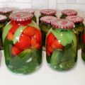 TOP 8 chutných receptov na nakladané uhorky s paradajkami na zimu