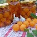 Ett enkelt recept för konservering av körsbärsplommon, som oliver för vintern