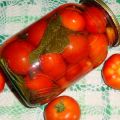 10 bästa recept för betning av tomater för vintern i honungssås med vitlök