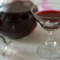Fyra enkla recept för att göra kaprifol vin hemma