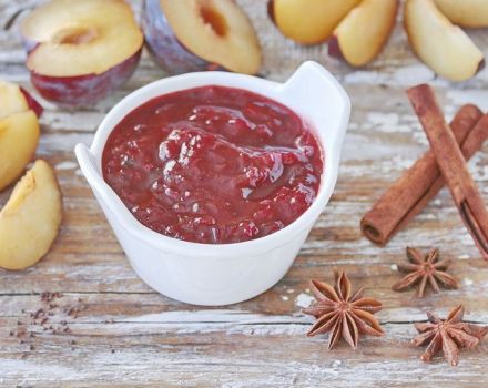 Jednoduchý recept na jamkovú slivkovú marmeládu na zimu