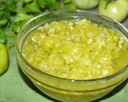 11 millors receptes per cuinar tomàquets verds per a l’hivern en adjika
