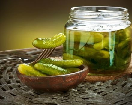 TOP 10 skaniausių saldžių ir aštrų bulgarų agurkų receptų žiemai litro skardinėse