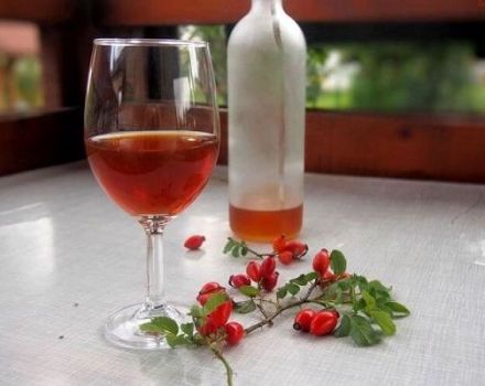 3 jednoduché recepty na výrobu ružového vína doma