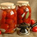 TOP 10 recepten voor ingelegde tomaten met aspirine voor de winter voor een pot van 1-3 liter