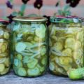 9 beste recepten voor komkommers en uien in blik voor de winter