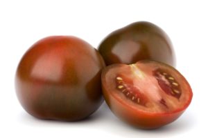 Egenskaber og beskrivelse af Black Prince-tomatsorten, dens udbytte