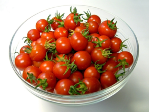 Opis cherry paradajok, ich výhody a poškodenie, najsladšie odrody