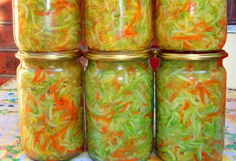 jars of zucchini in Korean