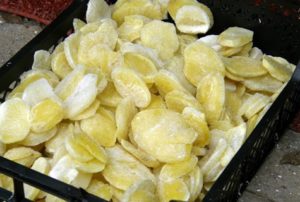 Hur man fryser potatis i frysen hemma och är det möjligt