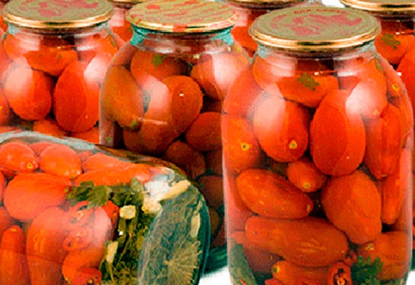 Tomaten-Matroschka aus der Dose