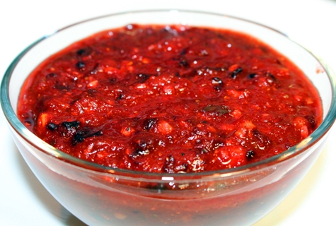 ketchup de prune într-un bol