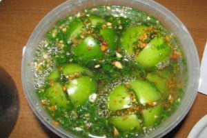Najlepšie recepty na zber nakladaných zelených paradajok na zimu