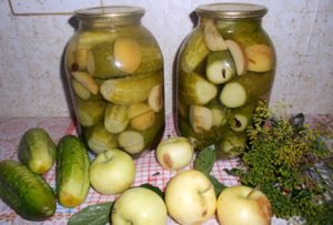Recept för betning av gurkor med äpplen för vintern