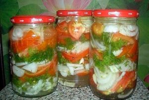 Recept voor het inleggen van tomaten in het Pools voor de winter