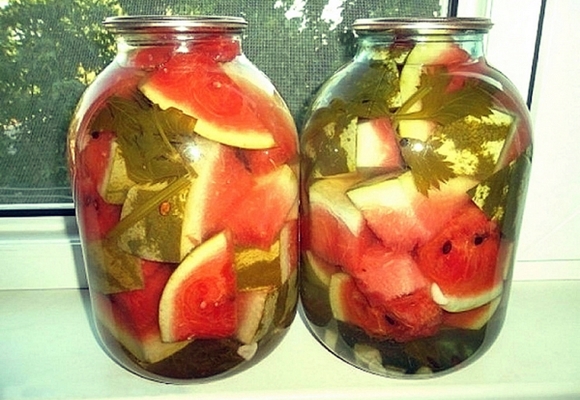 marinuoti arbūzai į stiklainį