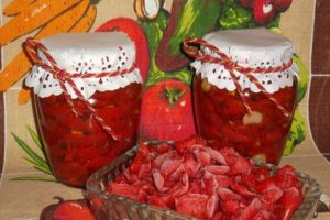 Resepti aurinkokuivattujen tomaattien keittämiseksi talvella vihanneskuivaimessa