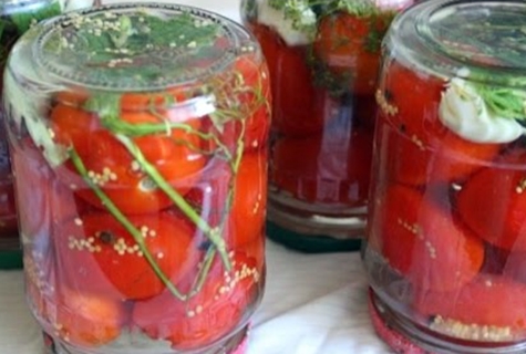 paradajky s kyselinou citrónovou na stole