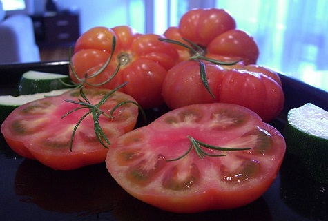 rajčatový výřez