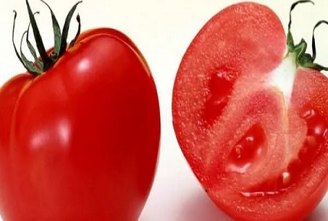 một quả cà chua rưỡi