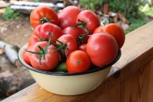 Hoe u de beste tomatensoort kiest voor beitsen en conserveren