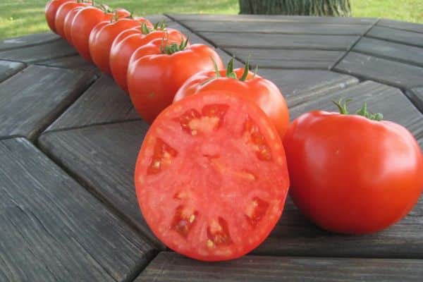 Viipaloitu tomaatti
