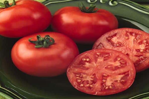 leikkaa tomaatit