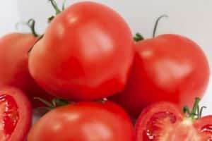 Opis sorte rajčice Azov, preporuke za uzgoj i njegu