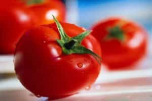 Περιγραφή της ποικιλίας ντομάτας Ksenia f1, των χαρακτηριστικών και της καλλιέργειάς της