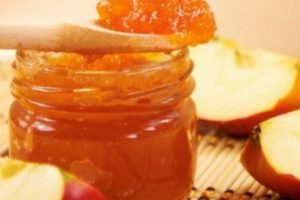 Een eenvoudig recept voor appeljam in een slowcooker voor de winter