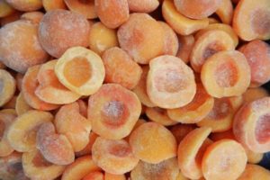 Kaip tinkamai užšaldyti abrikosus žiemai šviežius šaldytuve ir ar tai įmanoma