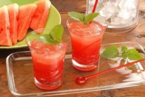 Paprastas receptas gaminti arbūzų sultis žiemai namuose