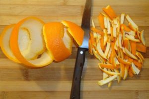 Snelle recepten om thuis gekonfijte sinaasappelschillen te maken