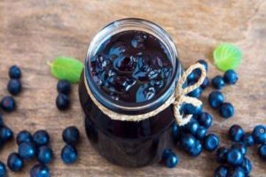 Ett enkelt steg-för-steg recept för blåbärsylt Pyatiminutka för vintern