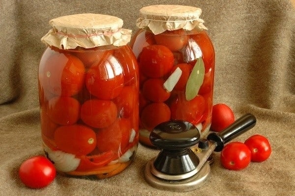 pomidorą į 3 litrų stiklainį