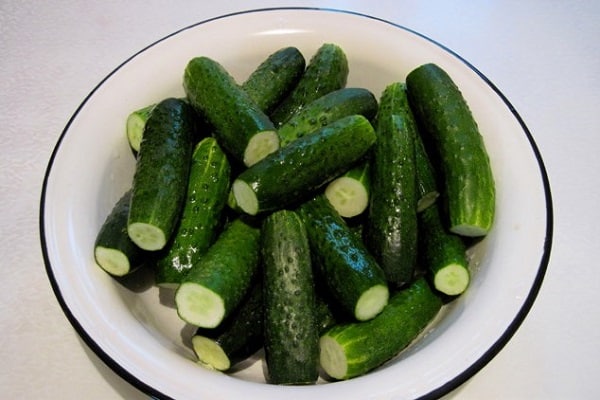komkommers in een pan