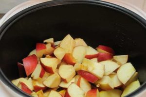 Apple jam recepty v pomalom hrnci a tlakový hrniec na zimu
